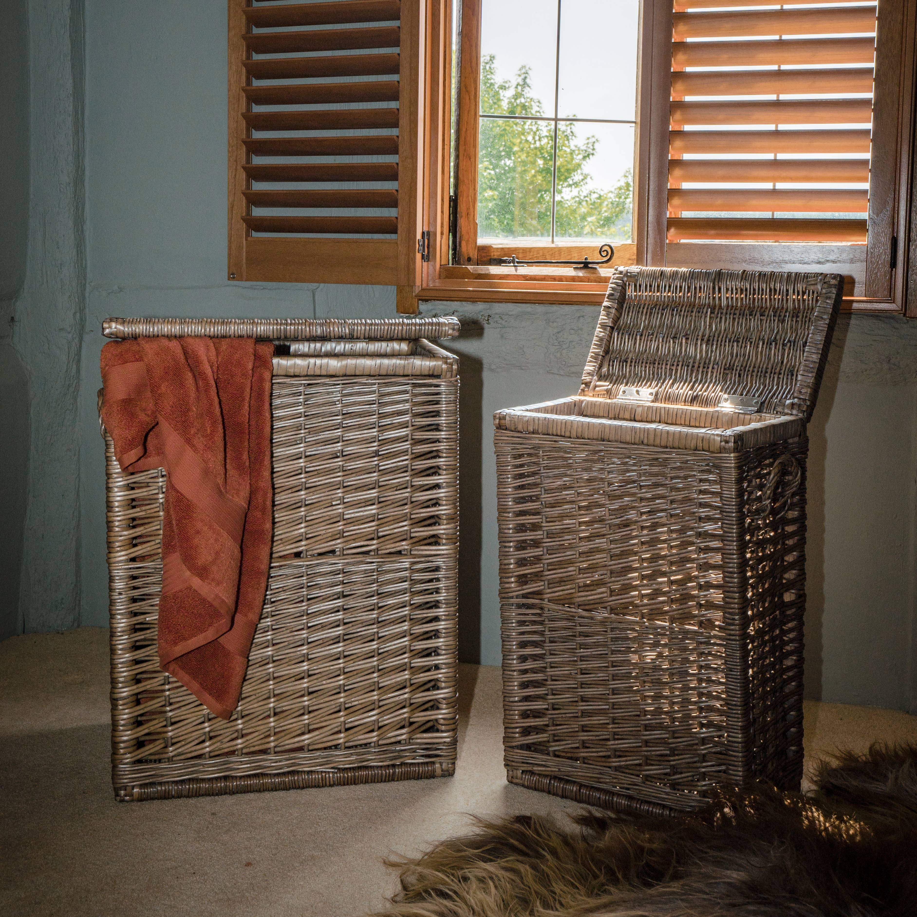 Antique Wash Amalfi Framed, Lidded Laundry Basket: Medium