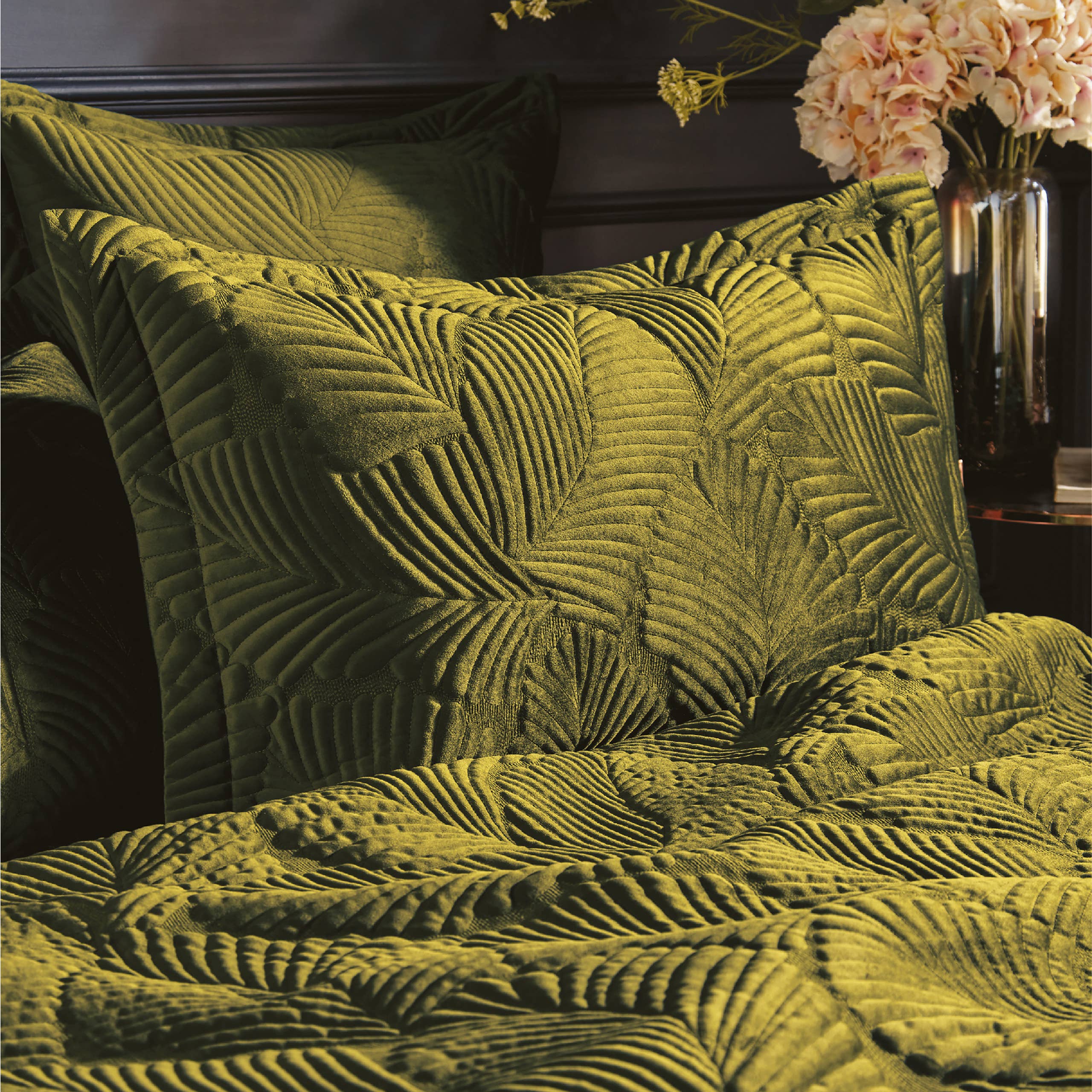 Palmeria Quilted Velvet Duvet Cover Set Moss: Moss / Super King